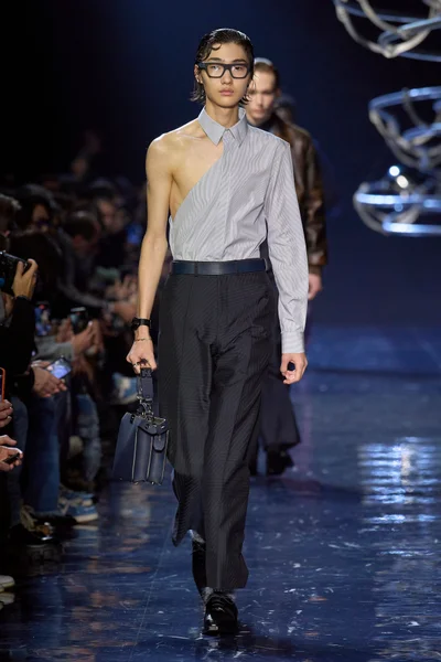 Look 14